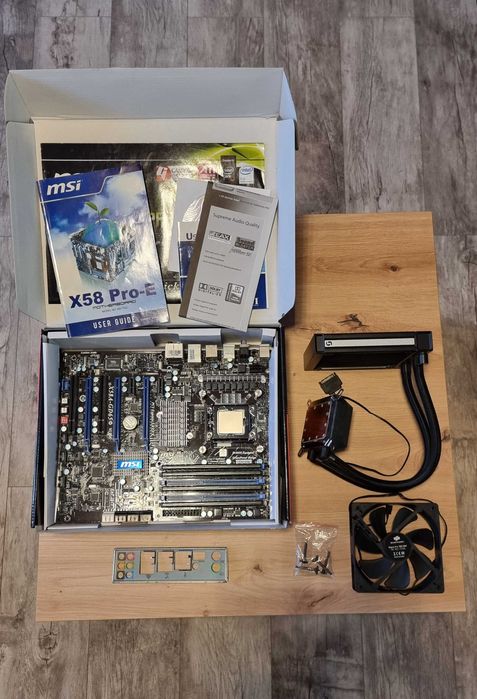 Zestaw: płyta główna, procesor, pamięć ram, chłodzenie wodne.