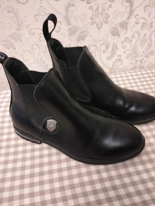 Продам ботинки женские