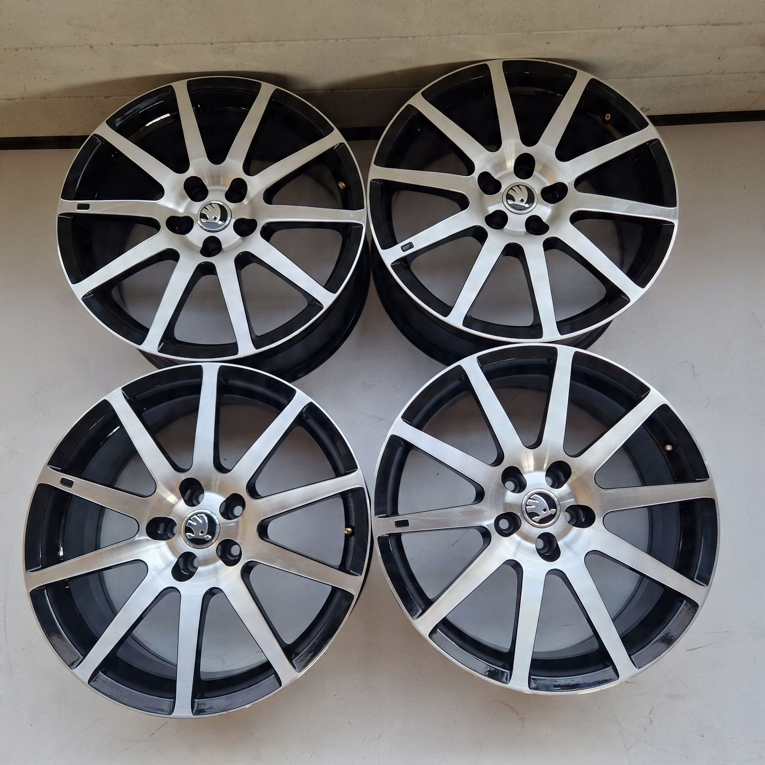 Skoda Scala Kamiq Fabia 5x100 18'' ET35 jak Nowe 4X
