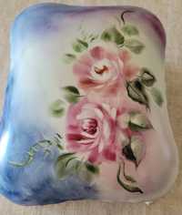 Caixa (maior) em porcelana pintada à  mão