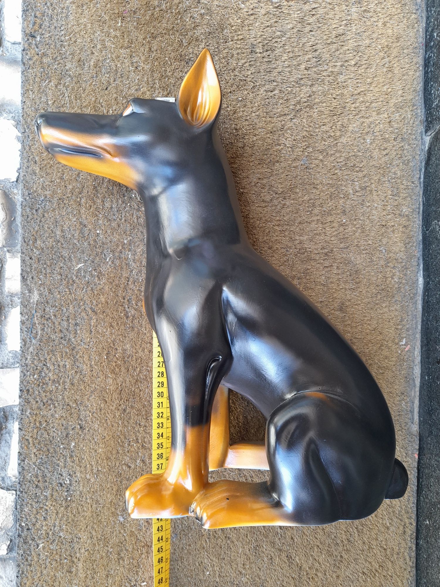 Gatos de louça e cão Doberman - novos super fofinhos em barro