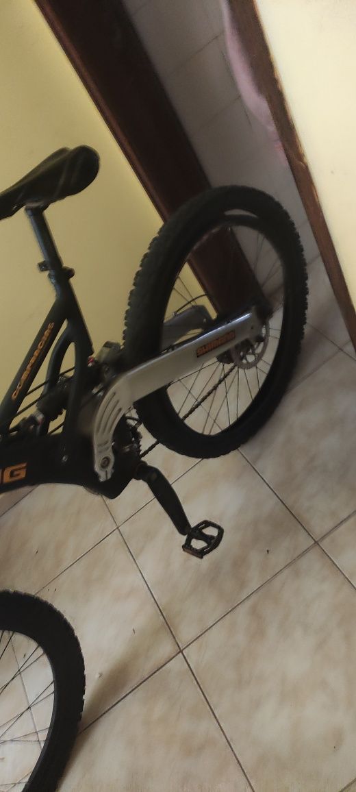 Bicicleta BTT/downhill