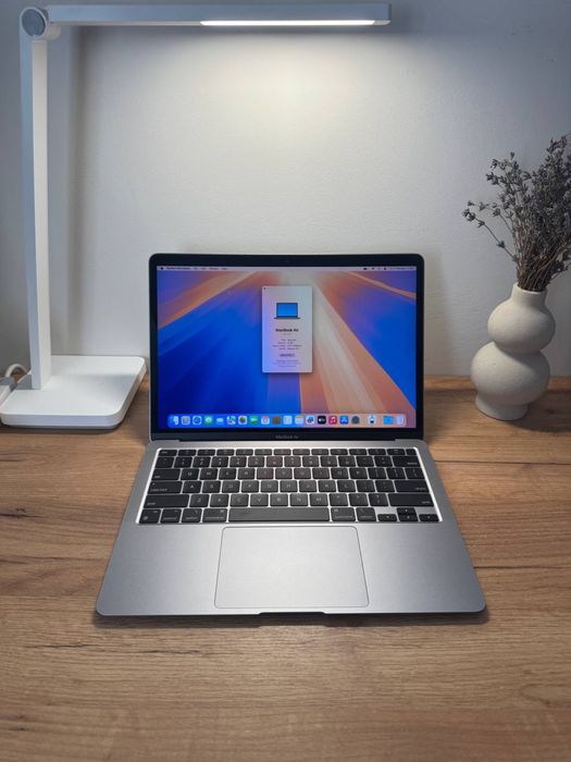 MacBook Air M1 16GB RAM 256GB SSD Space 89%