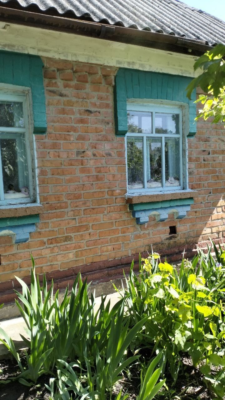 Продам житловий будинок з земельною ділянкою в селі Малі Крушлинці