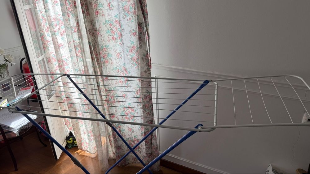 Tenda para pendurar roupas