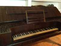 Piano de meia cauda