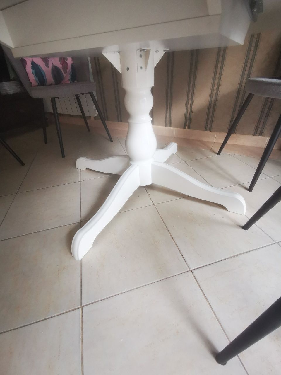 Stół rozkładany, biały