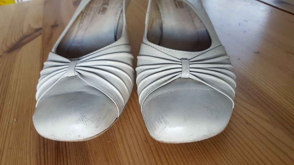 buty letnie wiosenne na obcasie czółenka bez pięty 40 ecru skóra