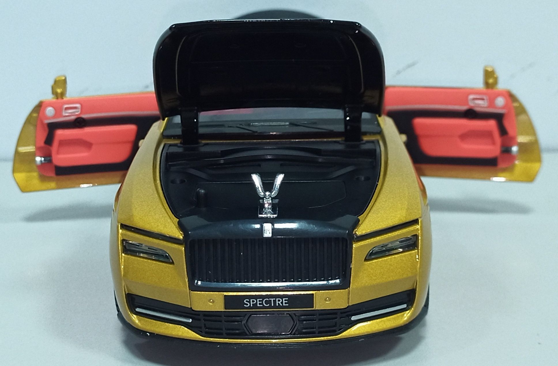 Rolls-Royce SPECTRE модель 1:24 NEWAO Toys. Металл, звук, свет.