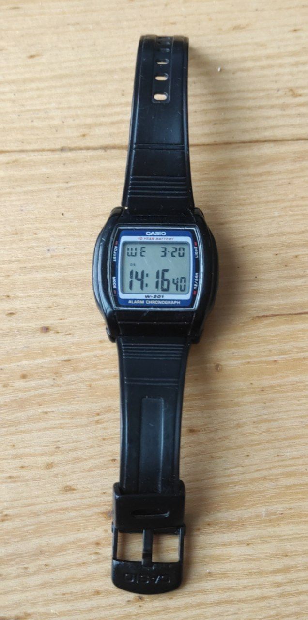 Продам годинник Casio w-201