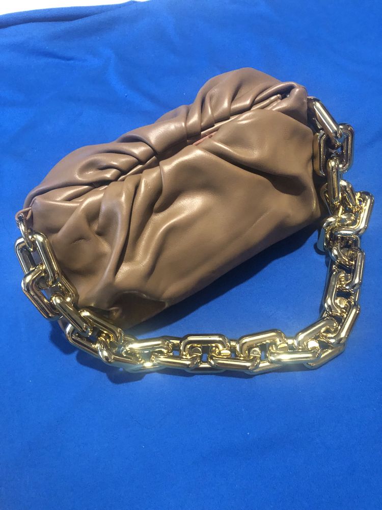 Carteira estilo bottega veneta
