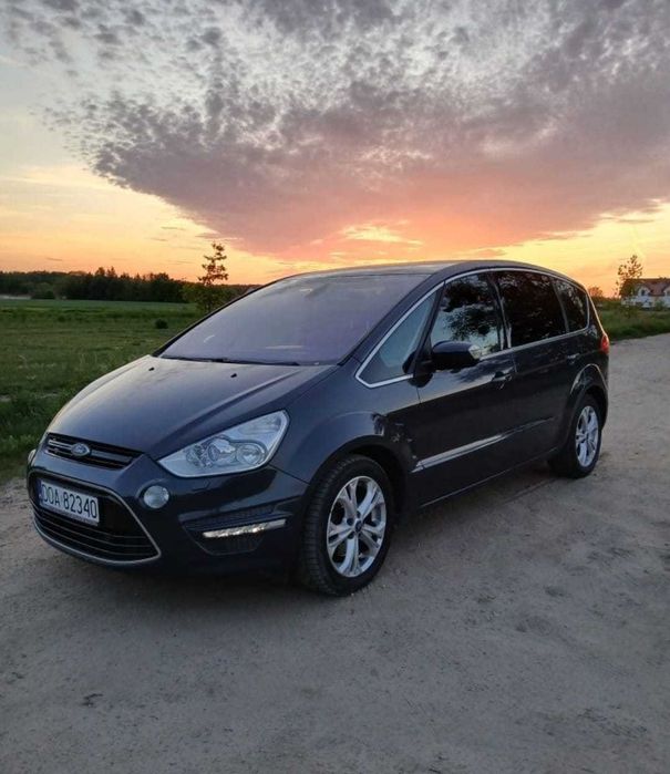 Sprzedam Ford S-MAX przegląd cały rok do 2026 października.