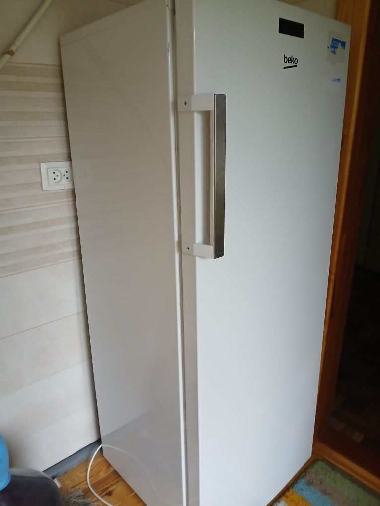 Продається морозильна камера