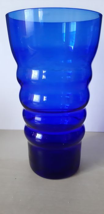 Wazon ze szkła z czasów PRL-u