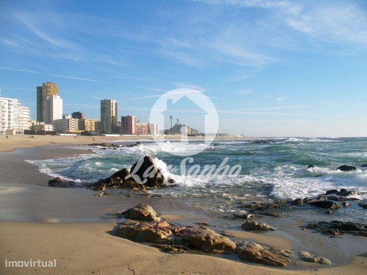 Apartamento T3 remodelado no centro da Póvoa de Varzim