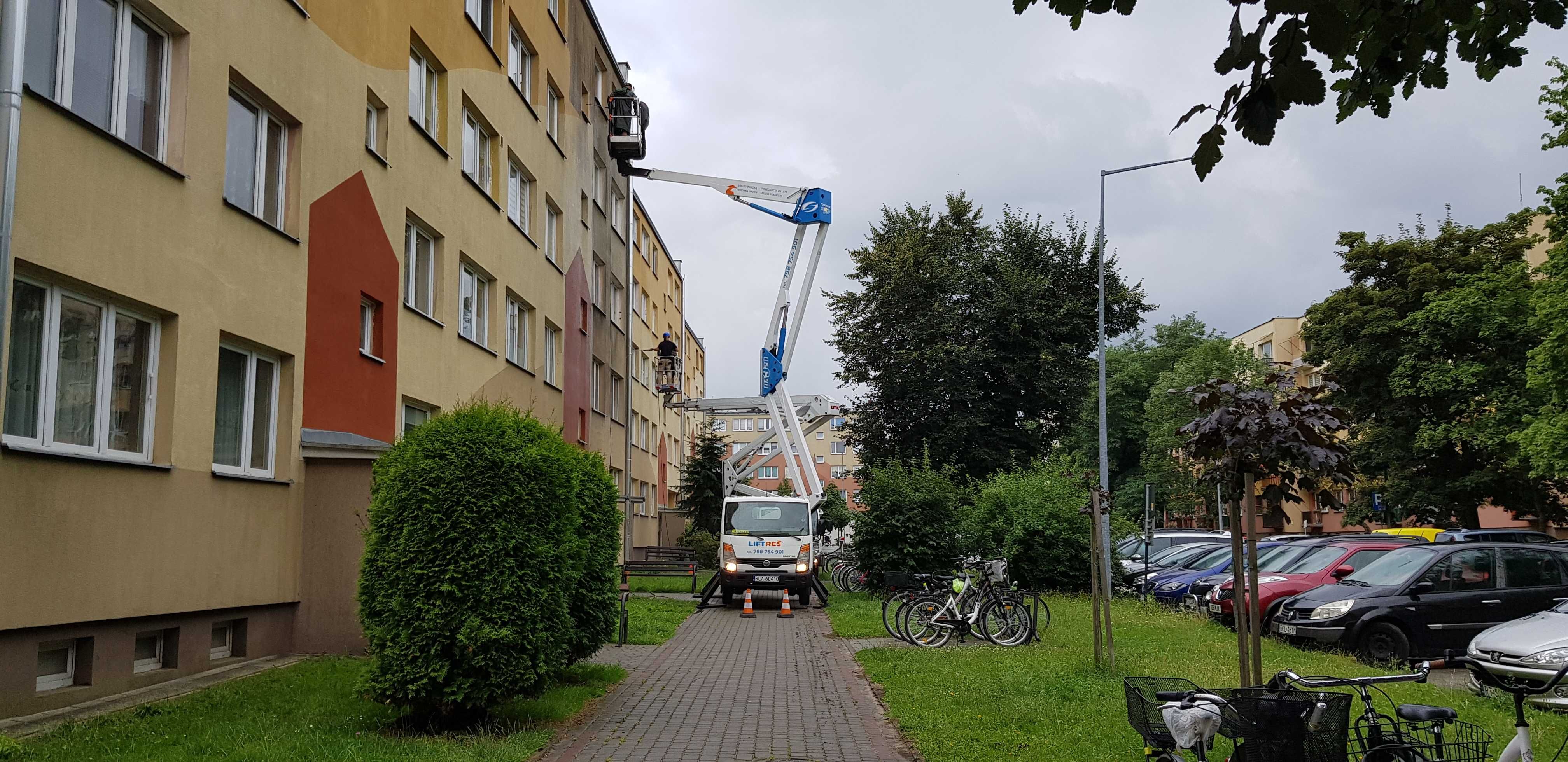 Zwyżka podnośnik koszowy 20m wynajem podnośnika - 7 dni/24 h