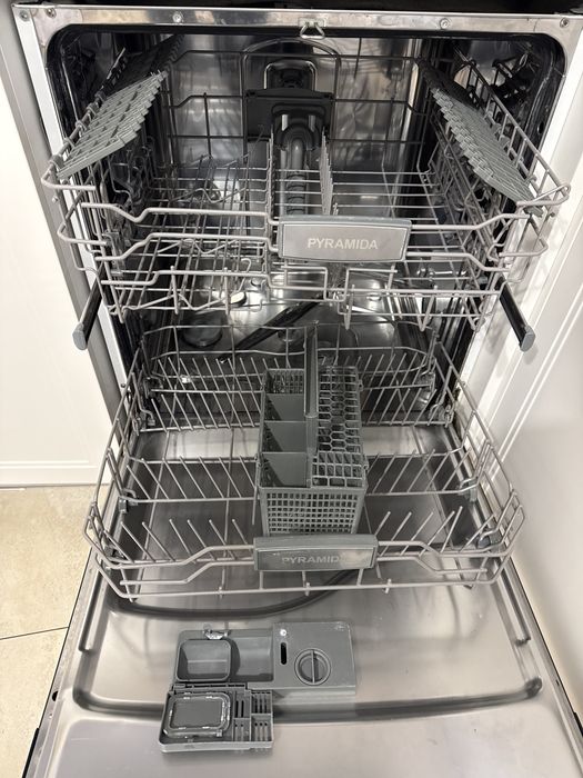 Продам вбудовану посудомийну машину Pyramida