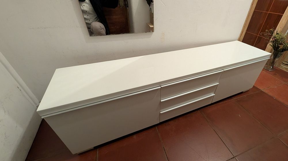 Nowoczesna biała szafka pod RTV, 180 połysk