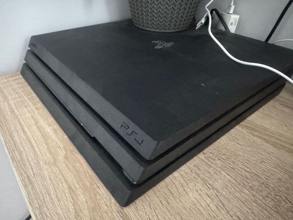 Play Station 4 Pro 1 TB