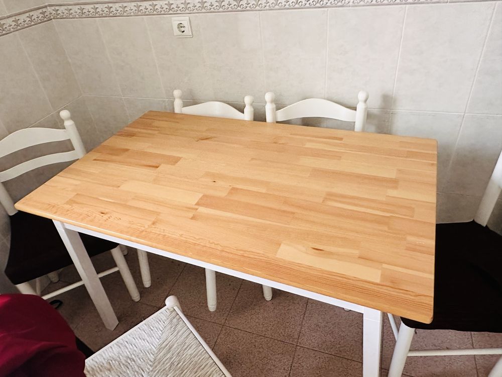 Mesa do IKEA semi-novo
