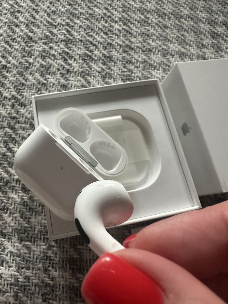 AirPods series 3 original  кейс и правый наушник