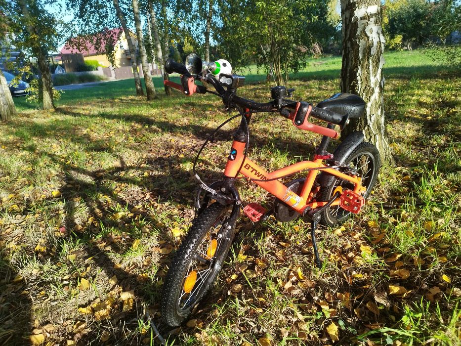 Rowerek Btwin z kółkami bocznymi i rączką