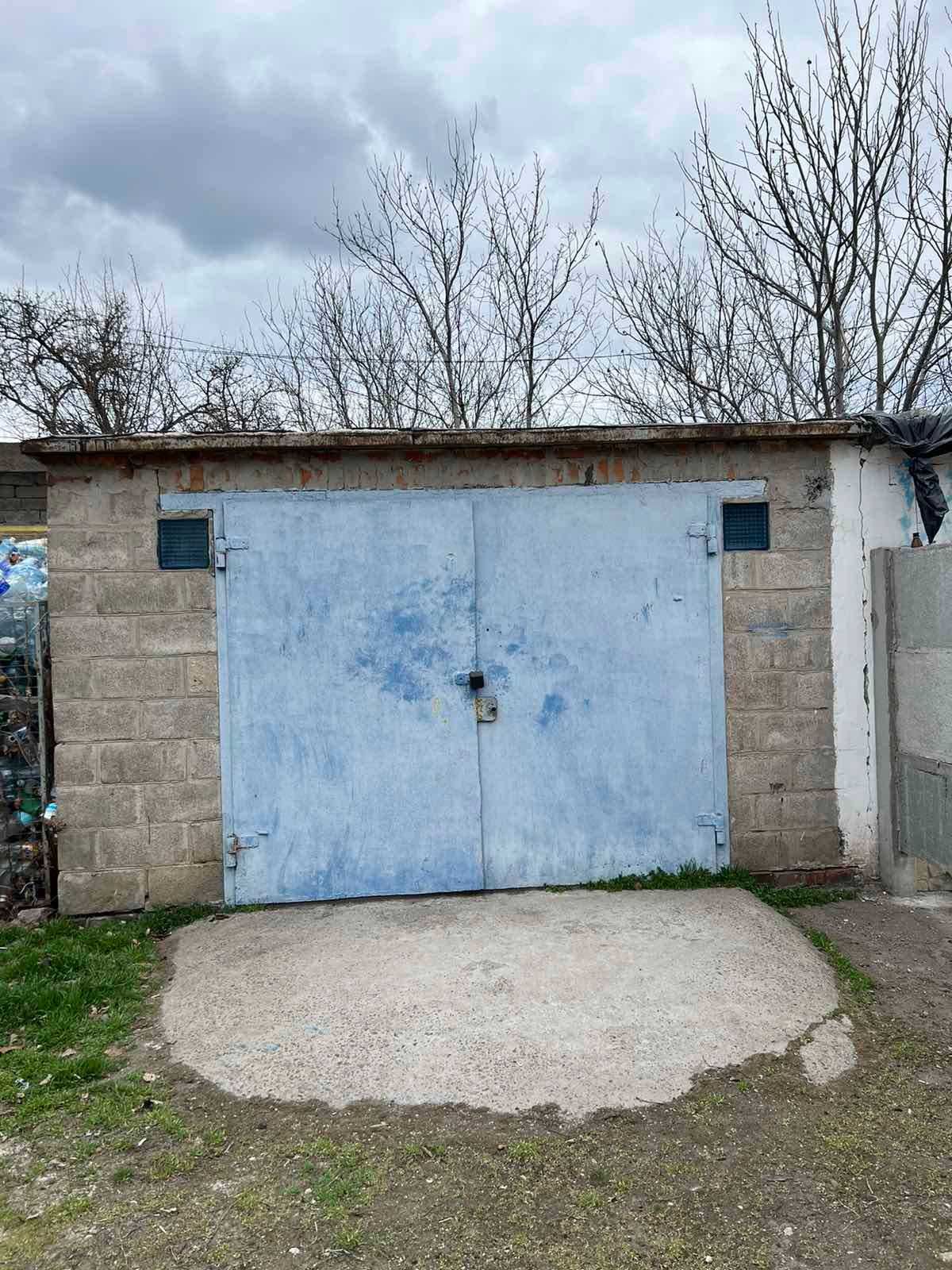 Продам гараж в смт. РАДУШНЕ