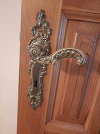 Klamka drzwiowa mosiężna z szyldem