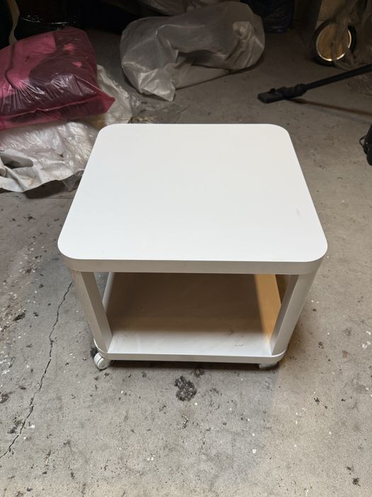 Stolik na kółkach ikea