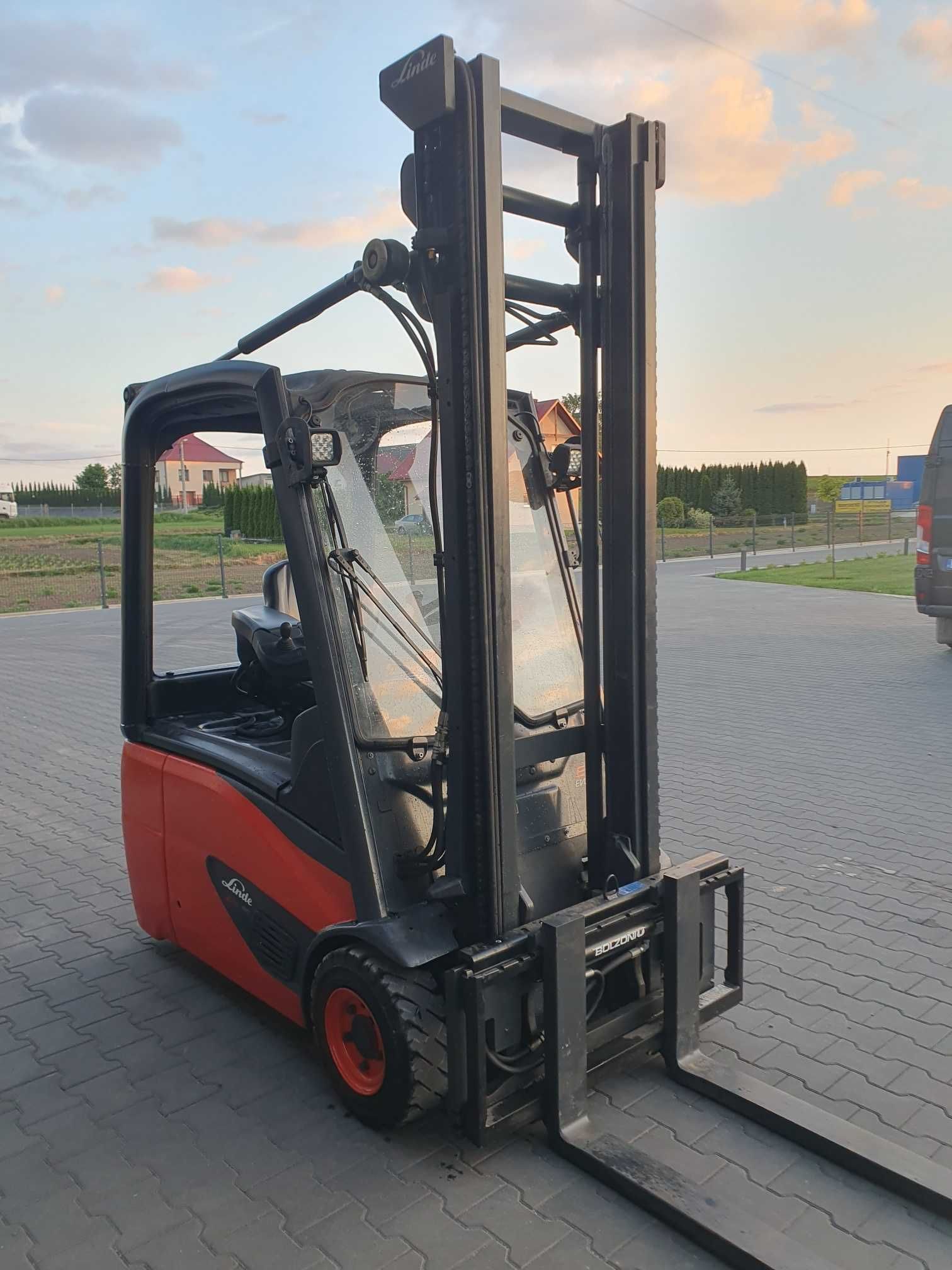 LINDE E16 Wózek widłowy trójkołowy 48V , E14 E18 E20 E12