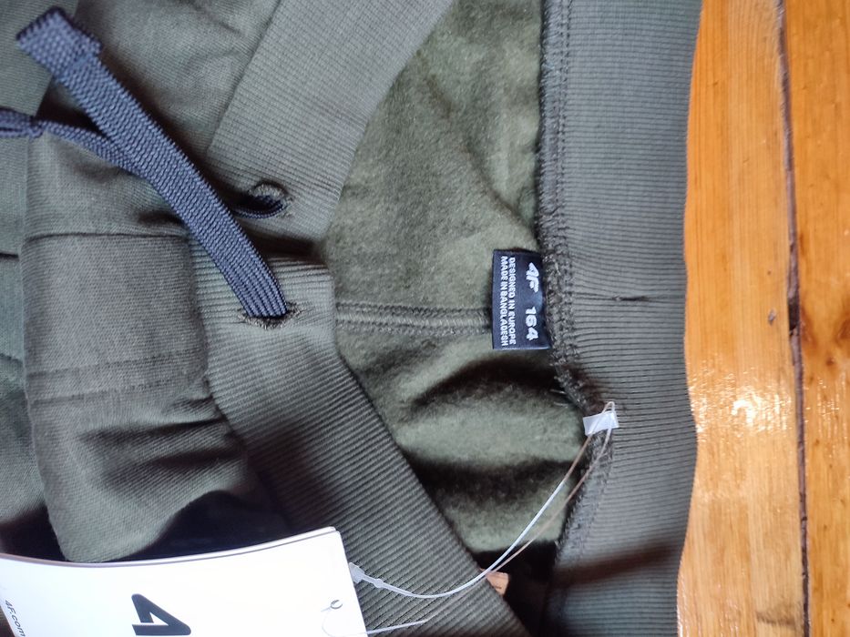 Nowe spodnie dresowe 164  4f