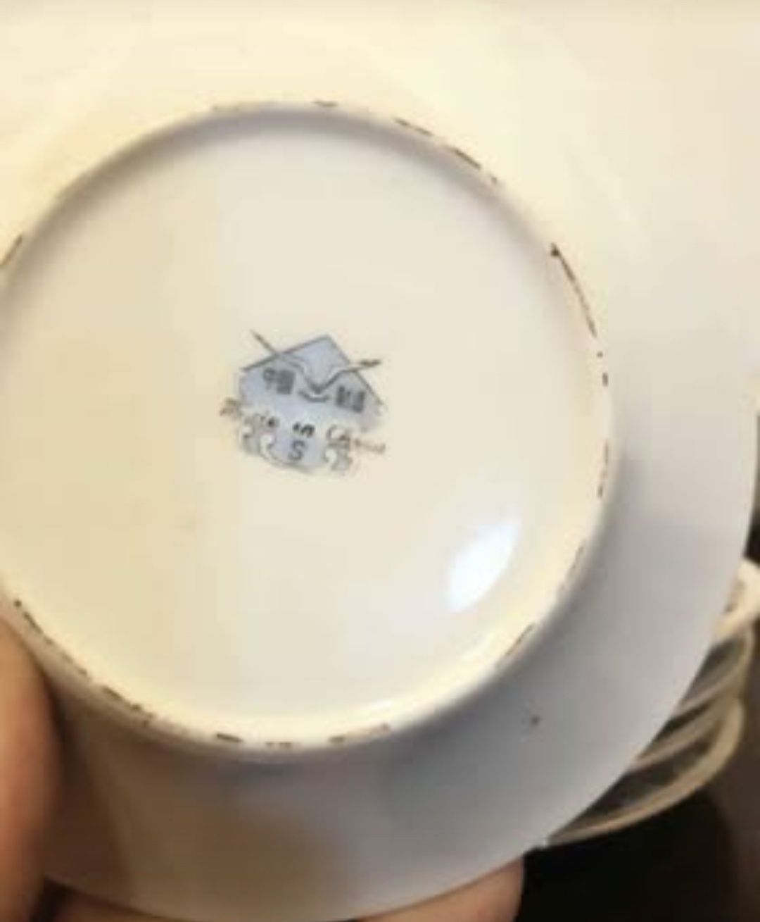 Serviço de café vintage com 5 chavenas e 5 pires
Para desocupar