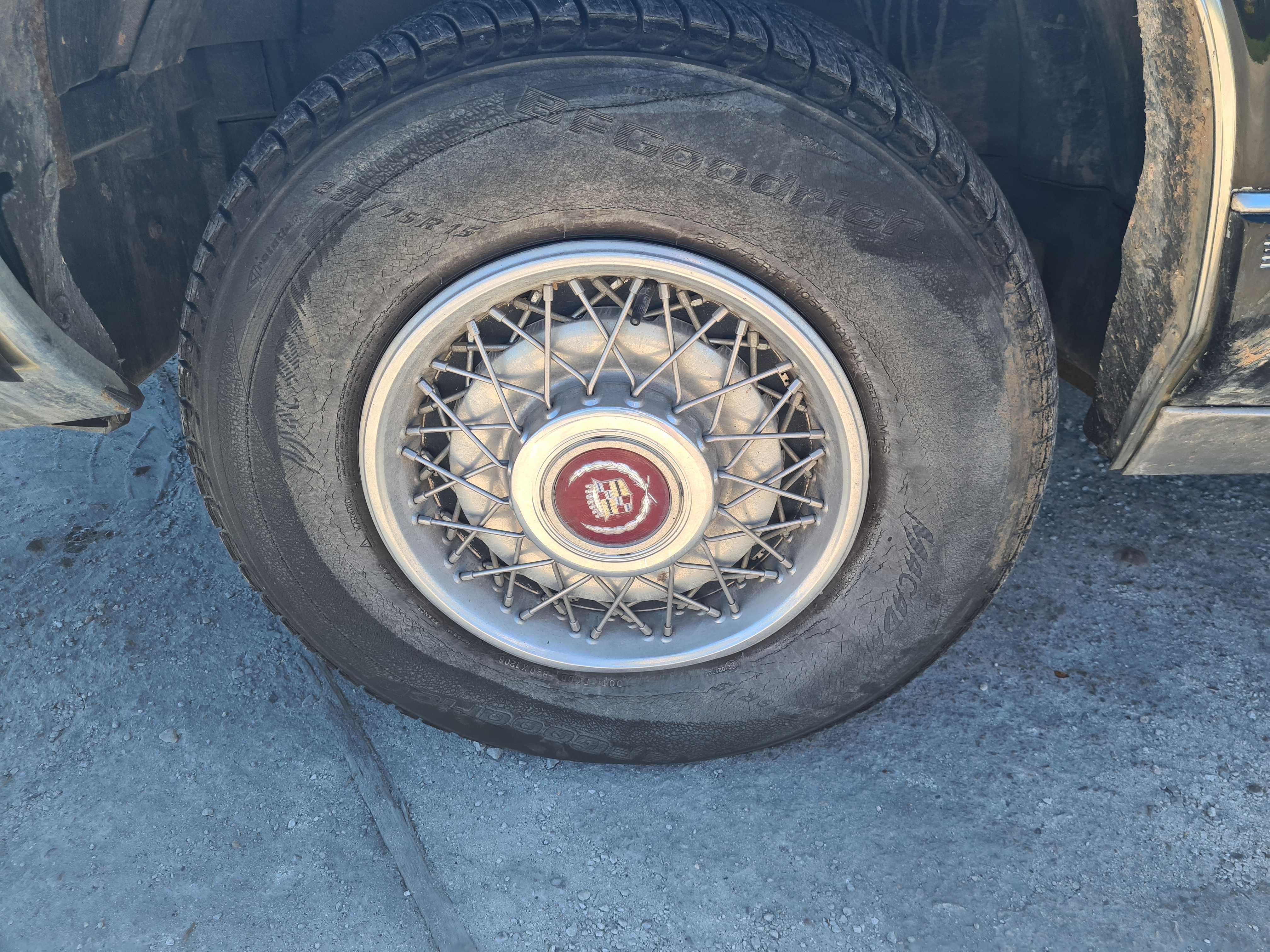 Kołpaki dekle felg R 15 Cadillac Brougham 1992r