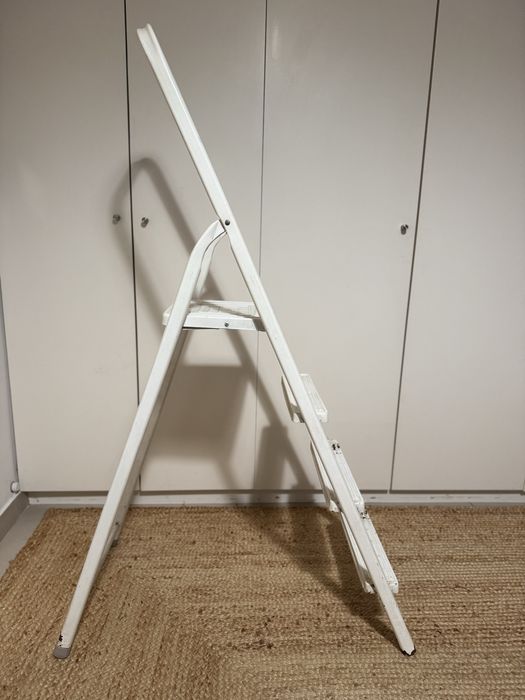 Escada dobravel 4 degraus em bom estado