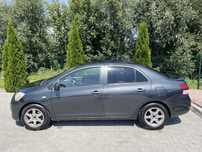 Продам Toyota yaris седан