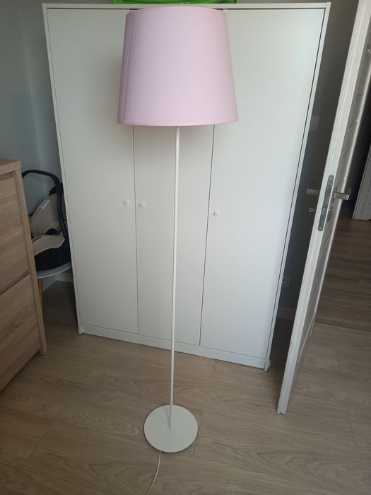 Lampa stojąca z abażurem
