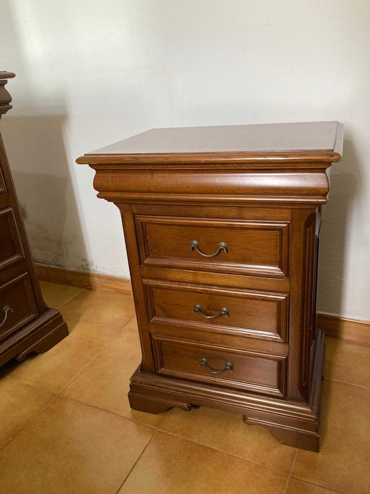 Mobília de quarto Luís Filipe com roupeiro em cerejeira