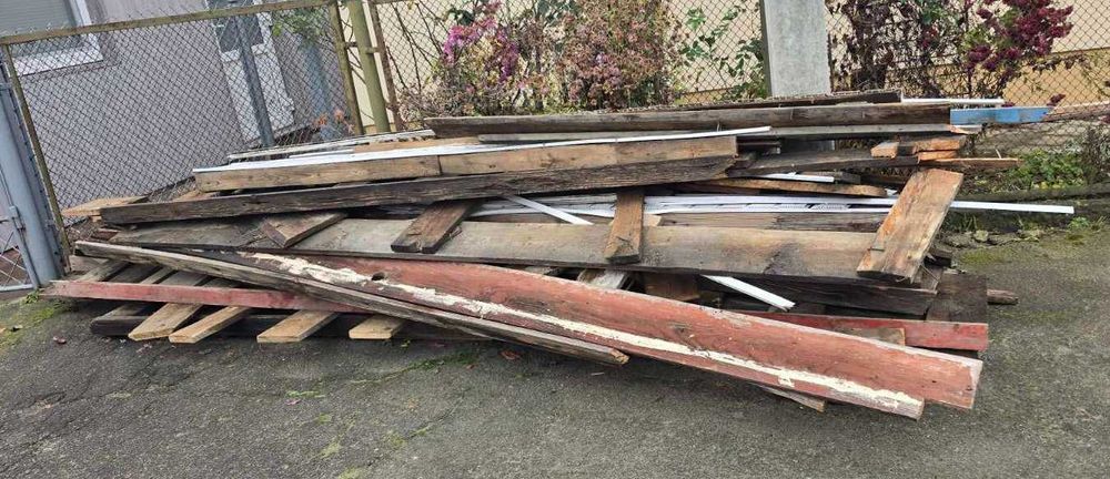 Віддаю безкоштовно вживаний  Ондулін і дошки