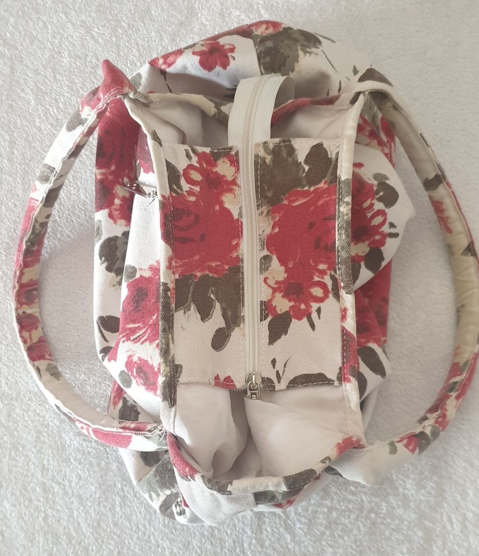 Torebka materiałowa w czerwone róże Butik