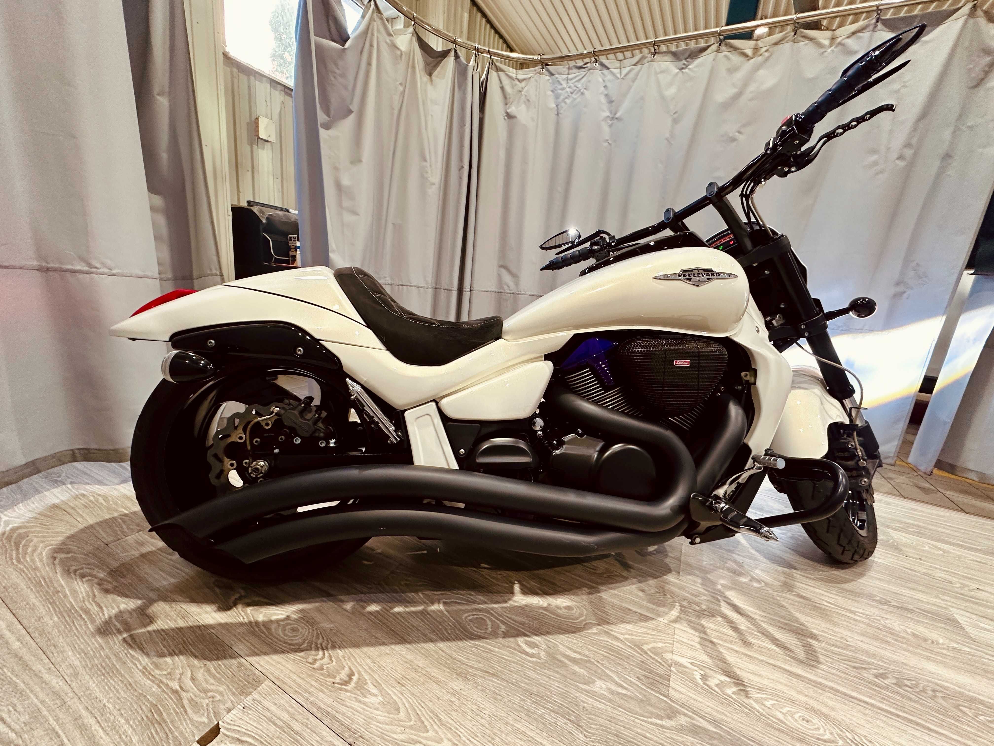 Suzuki M109R Boulevard