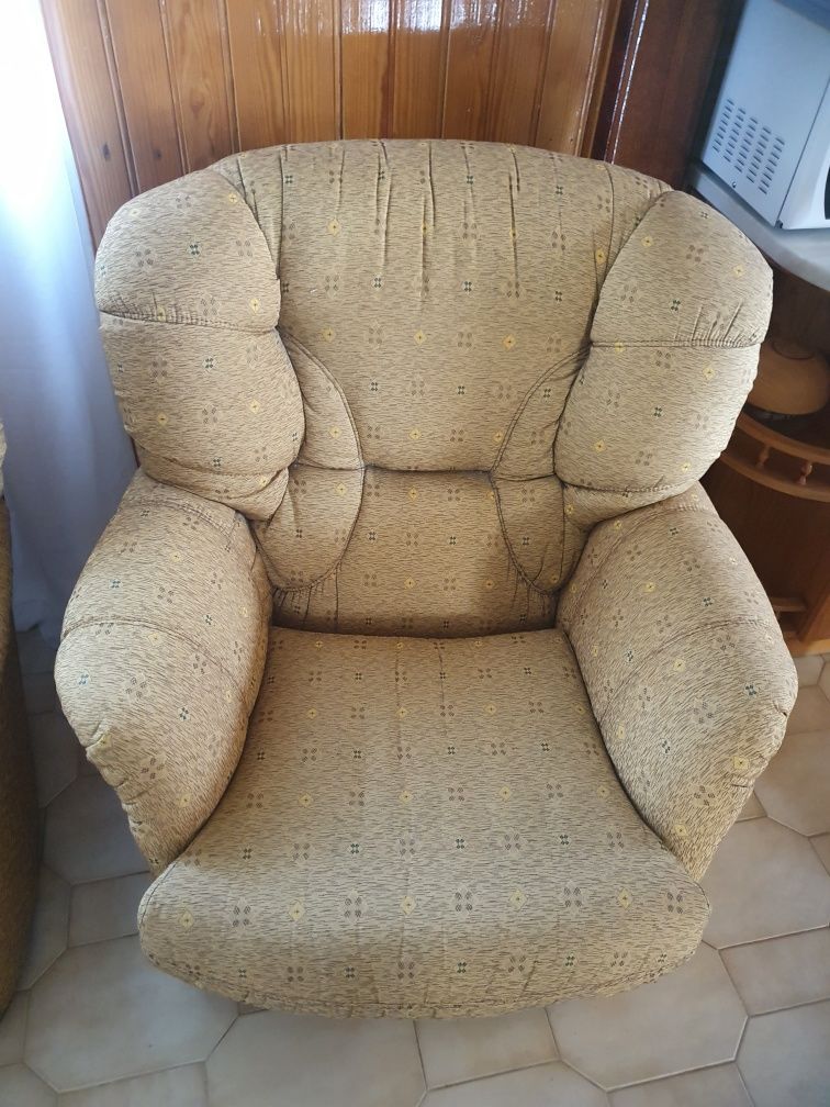 Sofá cama vintage e 2 poltronas