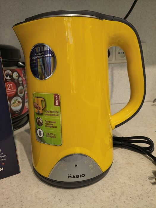 Електричний чайник 1.7 л