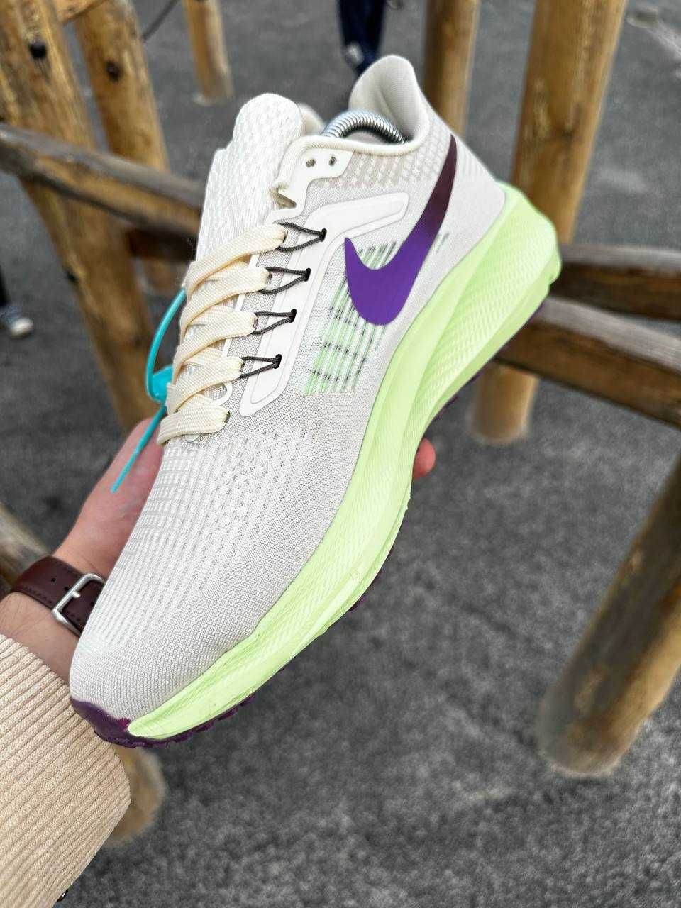 Спортивние кроссовки Nike