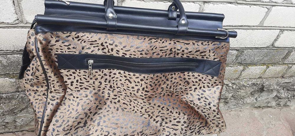 Дорожная сумка саквояж под Gucci, хорошего качества,б/у