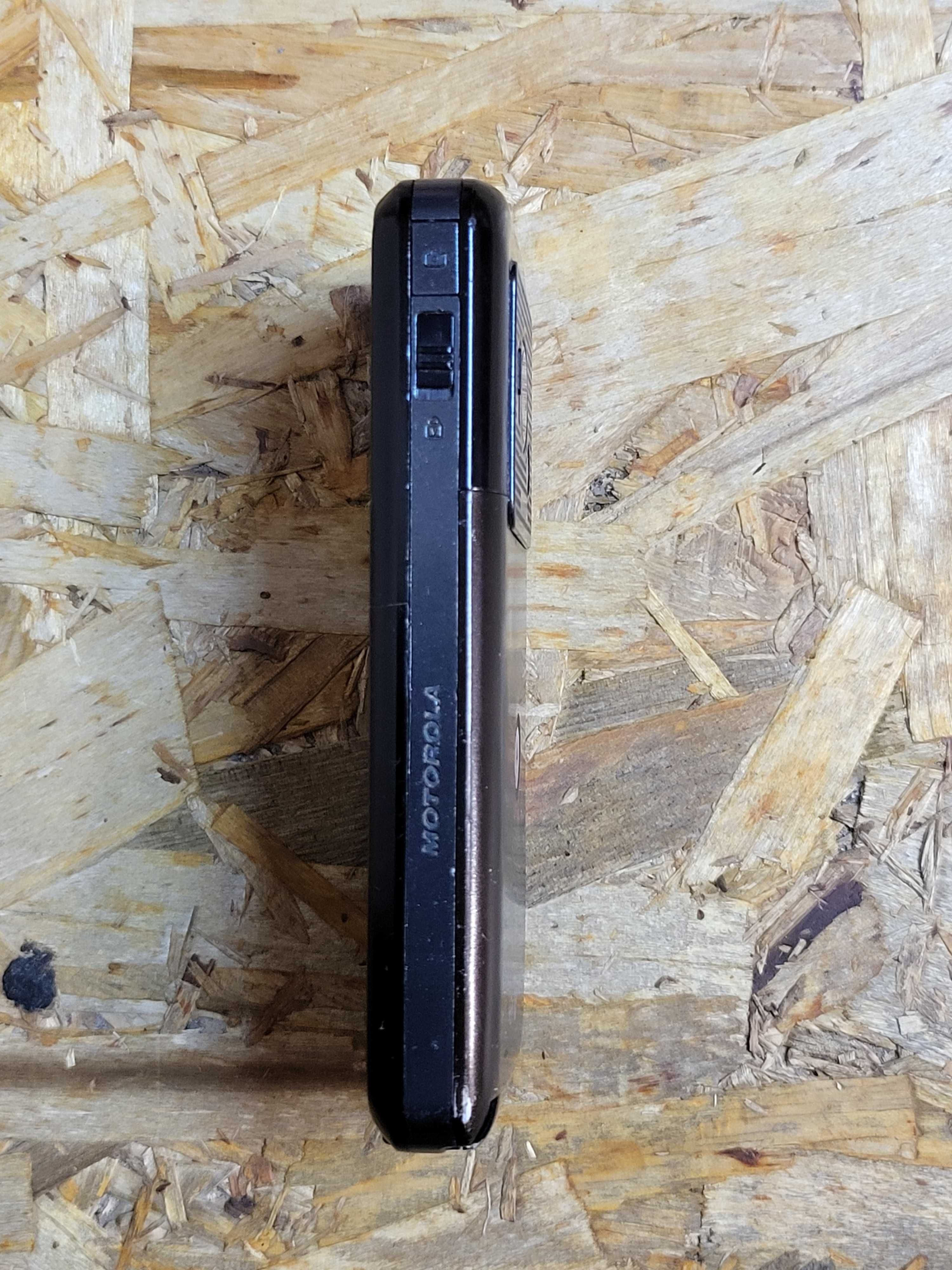 Продам телефон Motorola Rokr E6