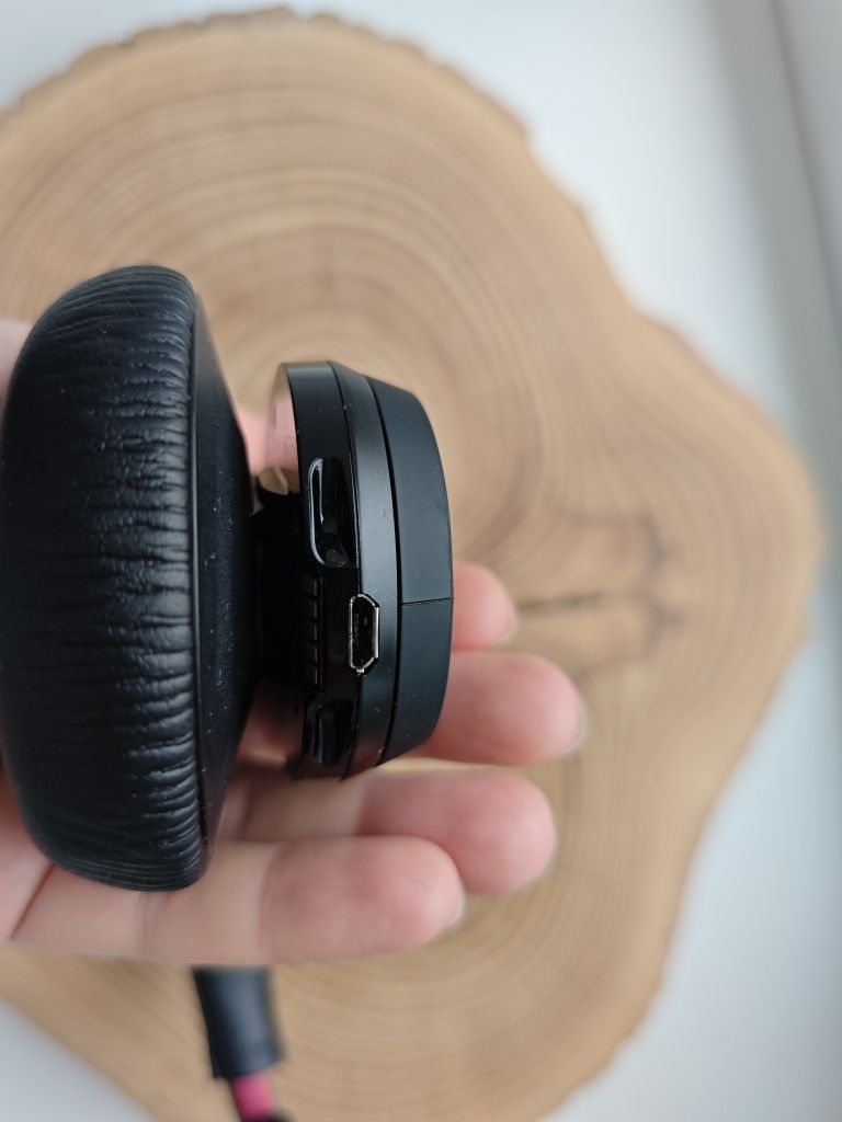 Бездротові Bluetooth навушники Poly Voyager Focus UC з шумопоглинанн