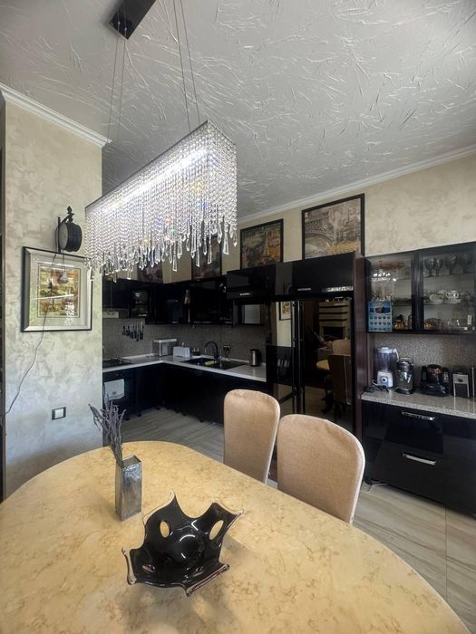 В продаже двухэтажный дом с ремонтом (209-993)