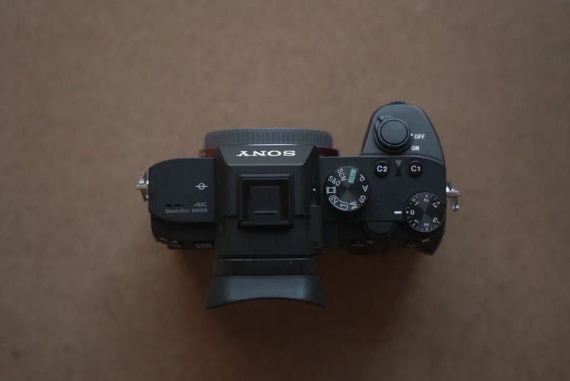 SONY a7III + baterias Newer