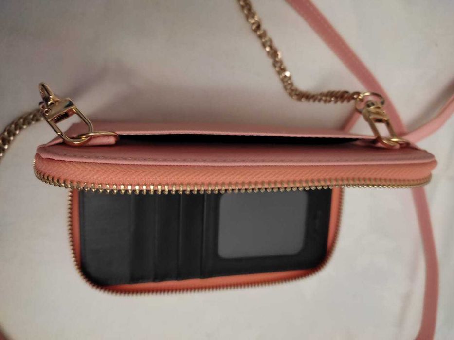 женская сумочка через плечо.