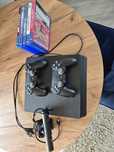 Konsola Play station 4 + kamera + dwa pady + gry